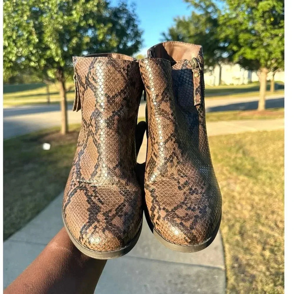 LANE BRYANT Snake Print Dream Cloud Zip Ankle Bootie Size 9 - Picture 9 of 10